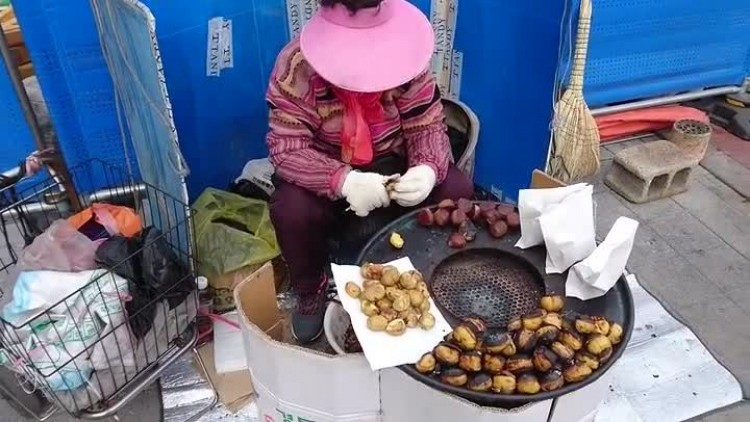 Krzysztof_Ratajczyk_w_Azji_edzenie