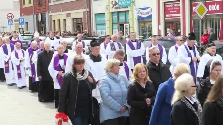 pogrzeb_ks_bkozlowskiego_5971.mp4