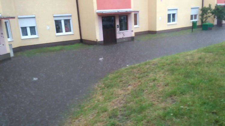 zalewany_blok_przy_ul_popieluszki_w_gryfinie.mp4