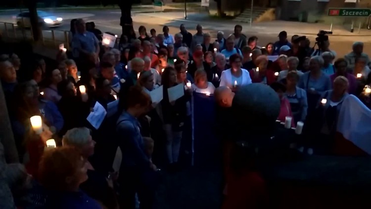 manifestacja_przed_sadem_w_gryfinie_2.mp4