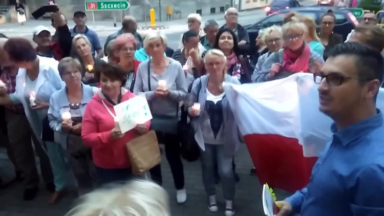 manifestacja_przed_sadem_w_gryfinie_4.mp4