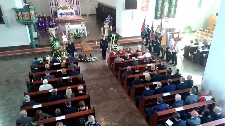 mowe_pogrzebowa_wyglasza_beata_kryszkowska_-_00000-00134.mp4