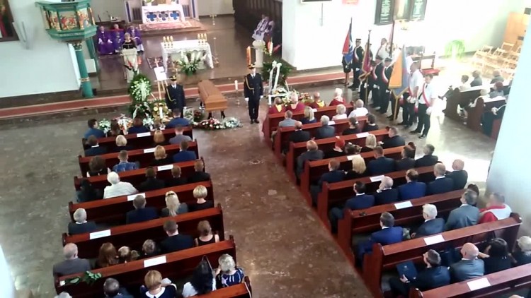 mowe_pogrzebowa_wyglasza_beata_kryszkowska.mp4