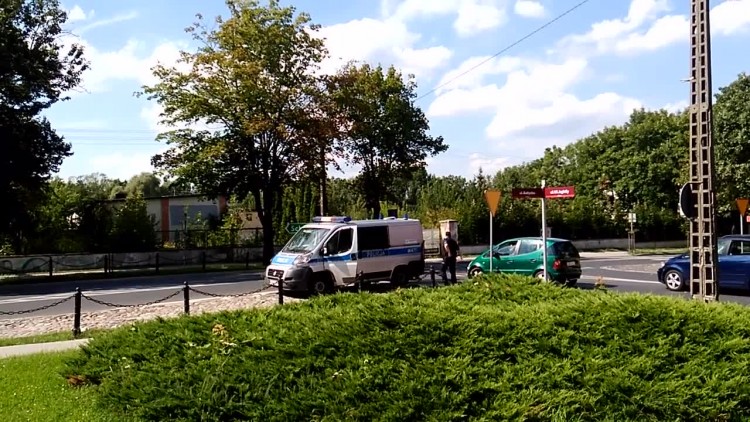nasza_policja_pomoze_nawet_w_holowaniu.mp4