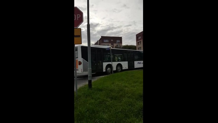 autobus_na_znaku_stop_2.mp4