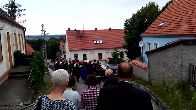 70-lecie_osp_cedynia_przemarsz_na_plac.mp4