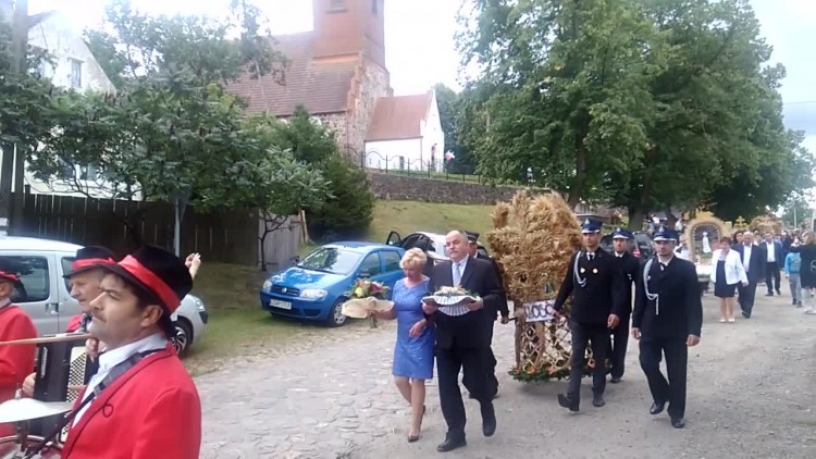 korowod_dozynkowy_1_klosow_2017.mp4