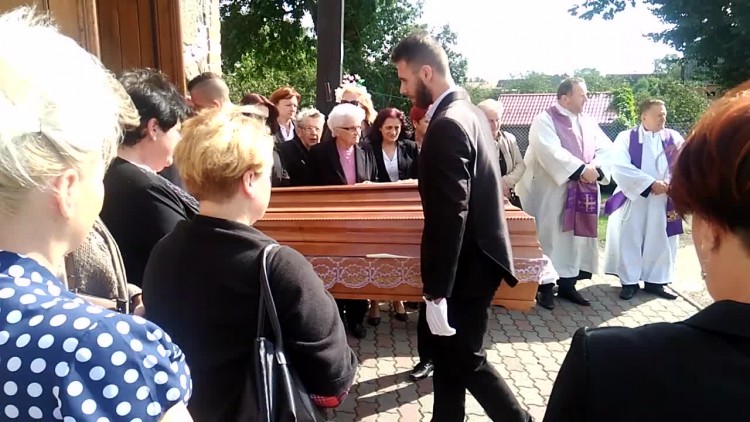uroczystosci_pogrzebowe_w_klepiczu.mp4