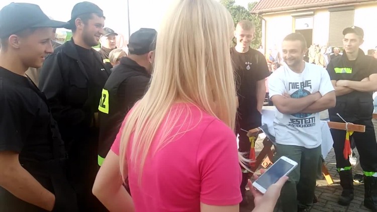 wbijanie_gwozdzi_2_dozynki_golice_2017.mp4