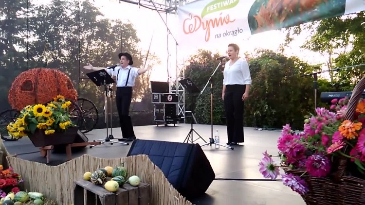 cedynia_na_okraglo_7_2017_r_tance_na_placu.mp4