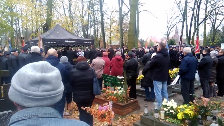 pogrzeb_zbigniewa_lodziewskiego_2.mp4