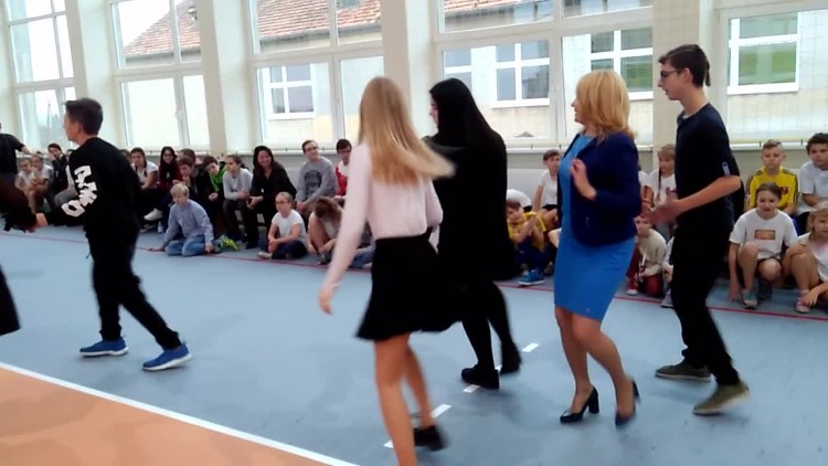 belgijka_2_uczniowie_i_goscie.mp4