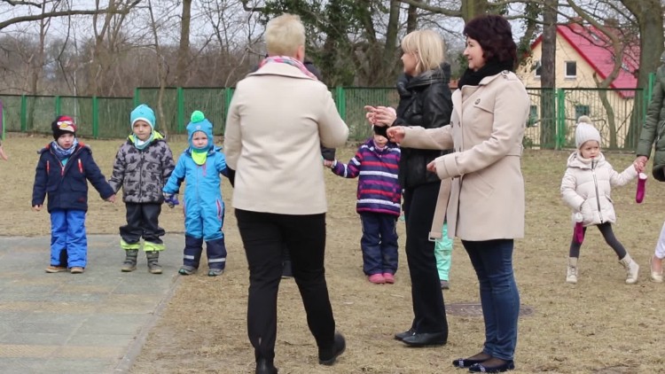 przedszkole_calineczka_wita_gosci_z_pinnow.mp4