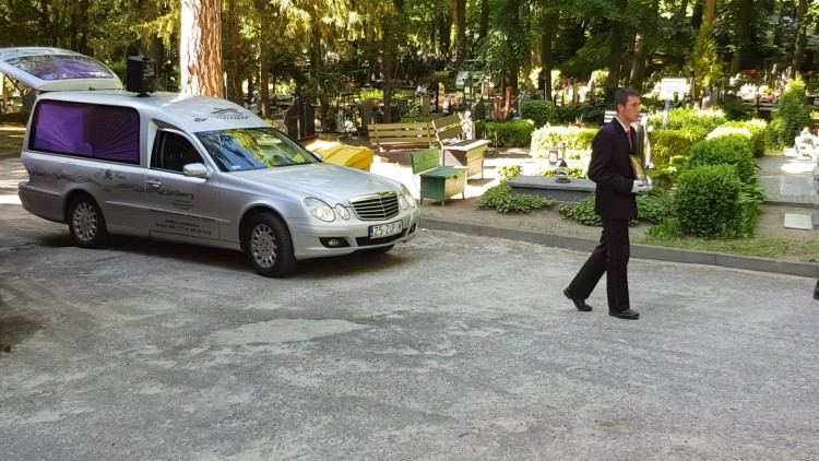 pogrzeb_ezalewskiego_2.mp4