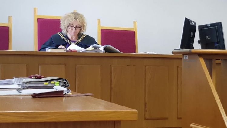 damian_l_2_zeznaje_o_napadzie_na_sklep_w_krajniku.mp4