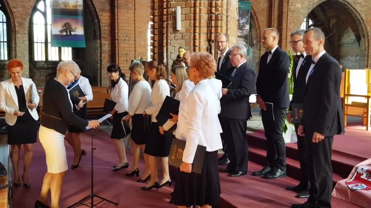 chor_sanctus_na_marszu_zycia_chojna_2018.mp4