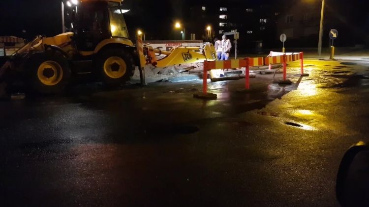 awaria_wodociagu_na_czechoslowackiej_1.mp4