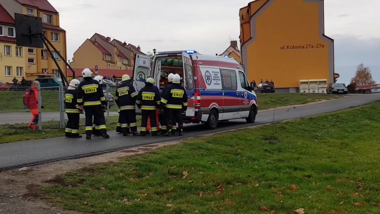 uderzyla_bmw_w_drzewo_3_cedynia_12112018.mp4