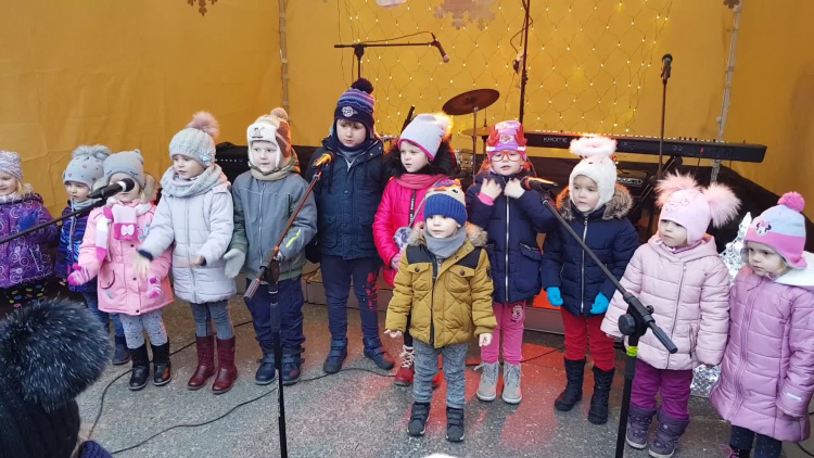 jarmark_1_bozonarodzeniowy_2018_cedynia_61mrb6skbps8gcs_.mp4