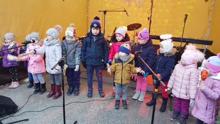 jarmark_3_bozonarodzeniowy_2018_cedynia_61mrb6skbps8gcs_.mp4