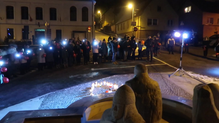 swiatelko_do_nieba_2_dla_adamowicza_i_owsiaka.mp4