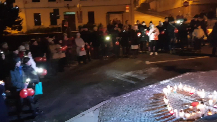 swiatelko_do_nieba_1_a_dla_adamowicza_i_owsiaka.mp4