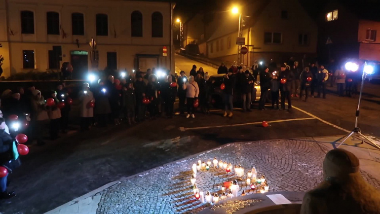 swiatelko_do_nieba_1_dla_adamowicza_i_owsiaka.mp4