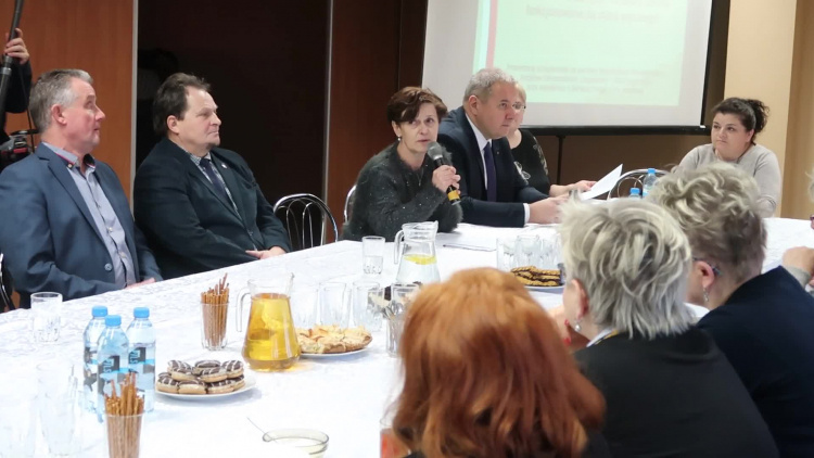 gogolice_debata_dyrektorka.mp4