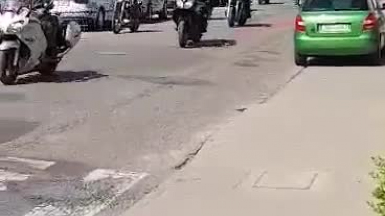 motocyklisci_jada_pozegnac_orla.mp4