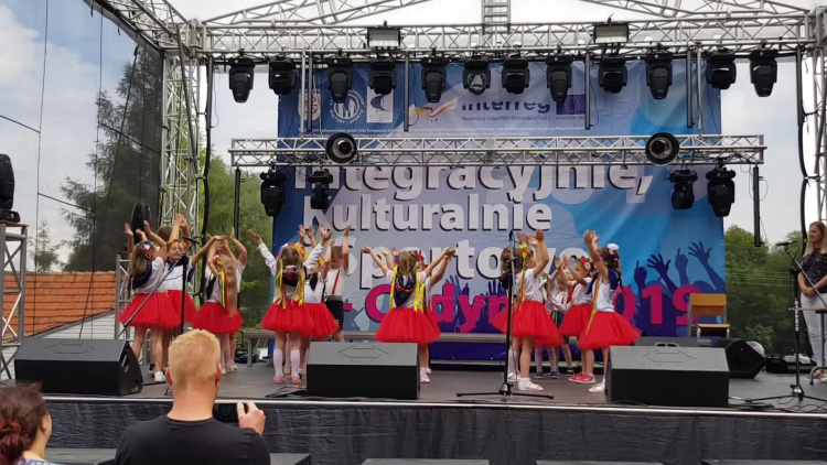 przedszkolaki_1_na_dni_cedyni_2019.mp4