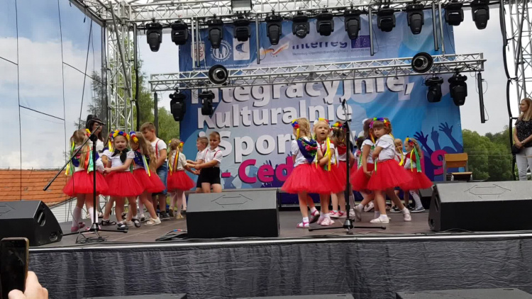 przedszkolaki_2_na_dni_cedyni_2019.mp4