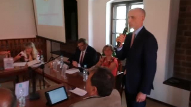 posel_rafal_mucha_w_trzcinsku_na_sesji_2019.mp4