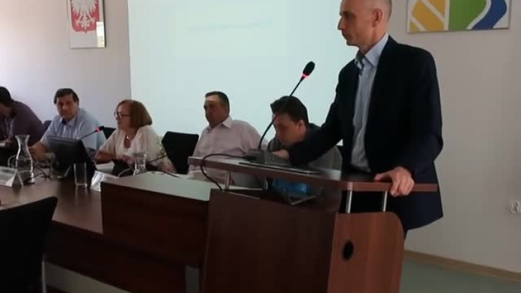 posel_rafal_mucha_na_sesji_w_starym_czarnowie_vi_2019.mp4