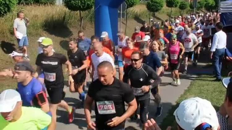 start_xx_jubileuszowego_biegu_dookola_morynia_i_jeziora_morzycko.mp4