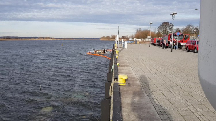 barka_zatonela_w_odrze_1_15012020.mp4