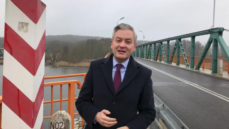 robert_biedron_na_moscie_w_gryfinie.mp4