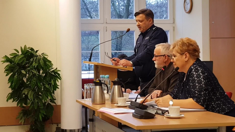 komendant_kpp_gryfino_na_sesji_rady_powiatu_30012020.mp4