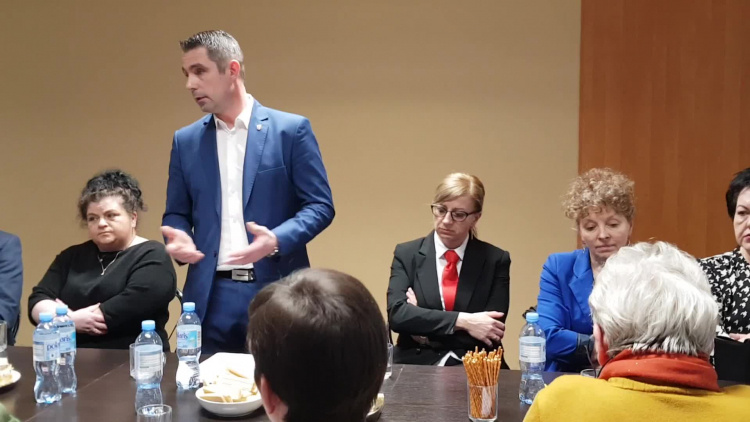 burmistrz_o_sp_gogolice_debata_09032020.mp4