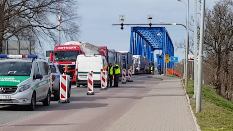 przejscie_graniczne_krajnik_w_dobie_koronawirusa_16032020.mp4