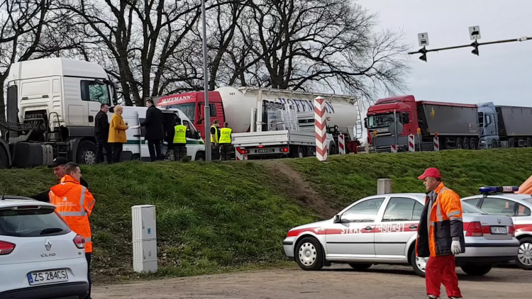 przejscie_graniczne_krajnik_w_dobie_koronawirusa_2_16032020.mp4