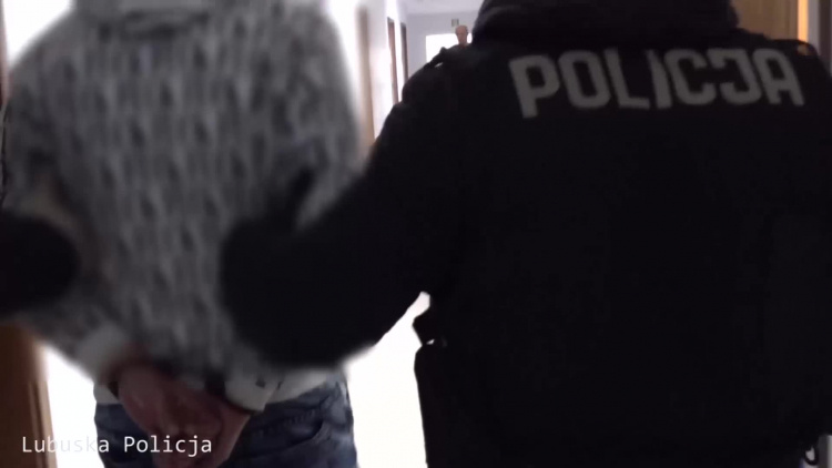 oblali_denaturatem_czlowieka_i_podpalili.mp4