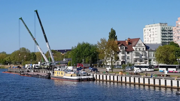 wydobywanie_barki_gryfino_08052020.mp4