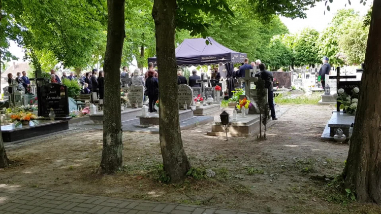 pogrzeb_kombatanta_adama_niedzwieckiego_mieszkowice_2020.mp4