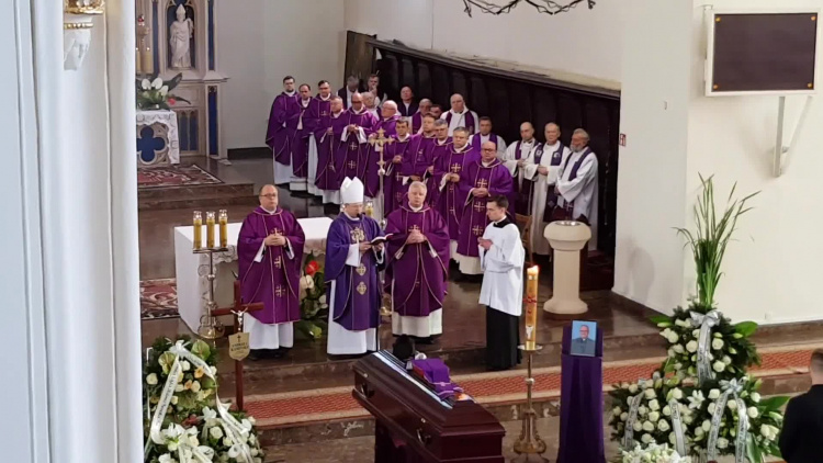 pogrzeb_ks_akaminskiego_kosciol_gryfino_04062020.mp4