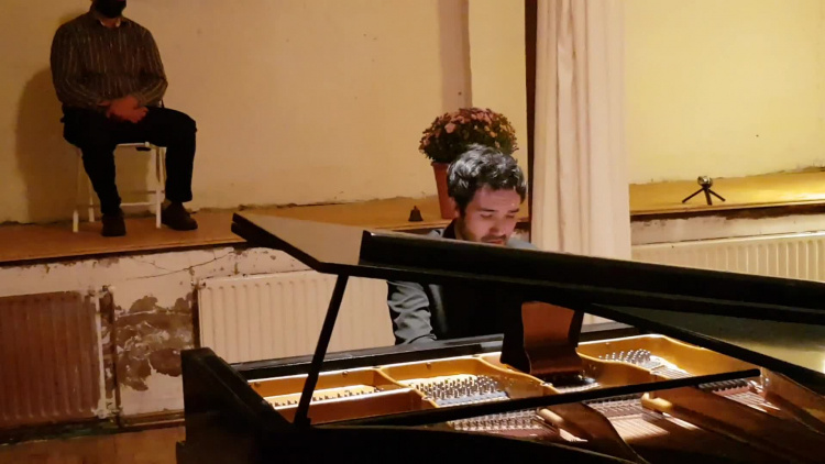 koncert_w_sali_u_kinala_2_czachow_03102020.mp4