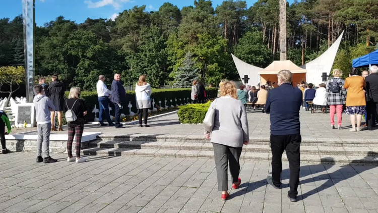 koncert_patriotyczny_cmentarz_wojenny_04102020.mp4