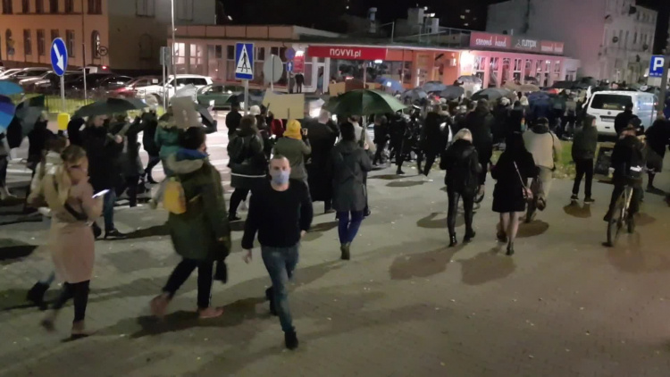 strajk_kobiet_gryfino_1a_26102020.mp4