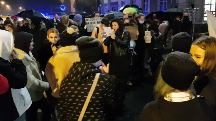 strajk_kobiet_3_gryfino_30102020.mp4