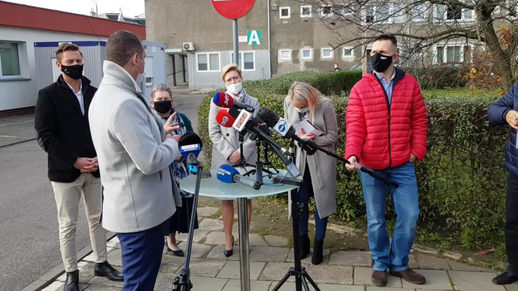 szpital_arkonska_4_04112020.mp4