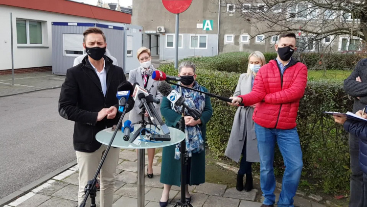 szpital_arkonska_1_04112020.mp4